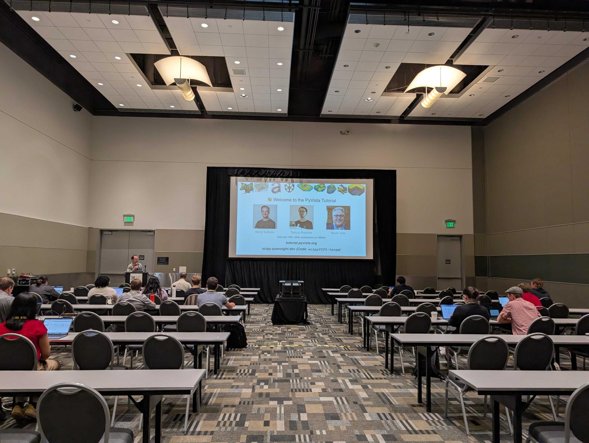 PyVistaのチュートリアルの様子：インストラクターとして筆者も紹介されている